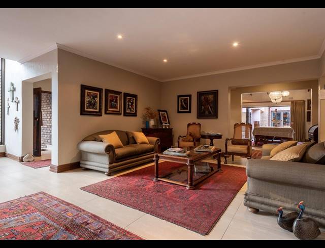 6 BEDROOM HOUSE SOLD IN ALBERANTE
